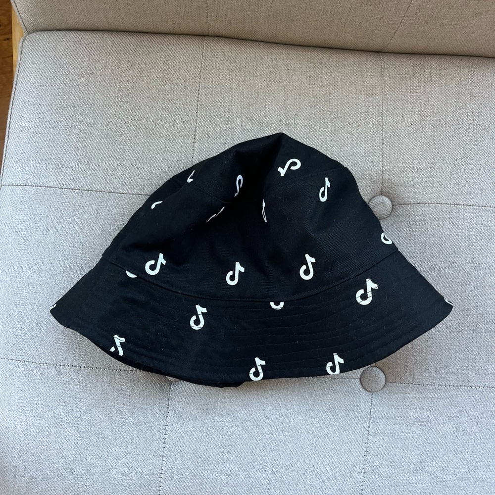 TikTok bucket hat